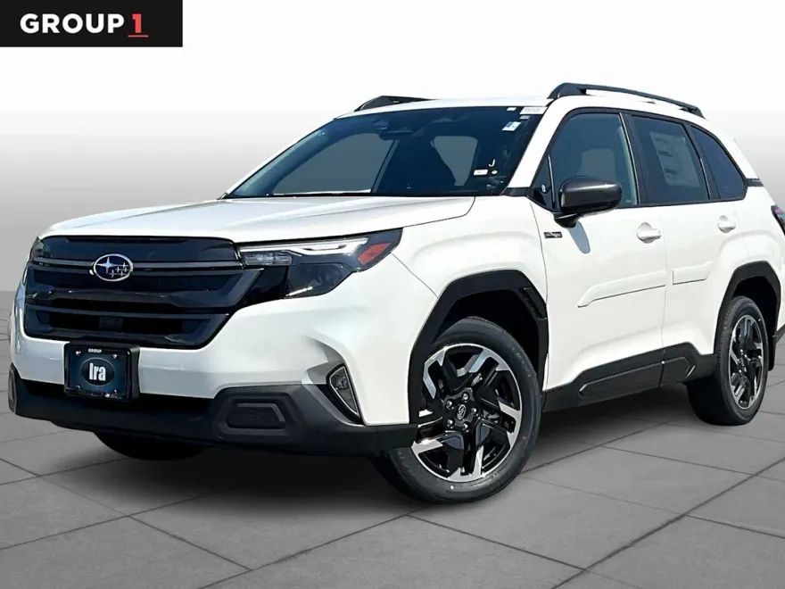 2025 Subaru Forester Premium photo 1