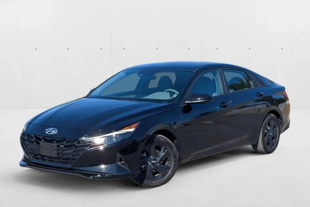 2023 Hyundai Elantra SEL photo 1