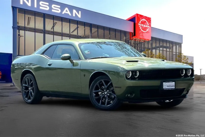 2023 Dodge Challenger SXT photo 1