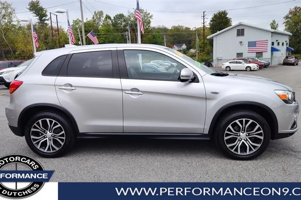 2018 Mitsubishi Outlander Sport SE photo 1