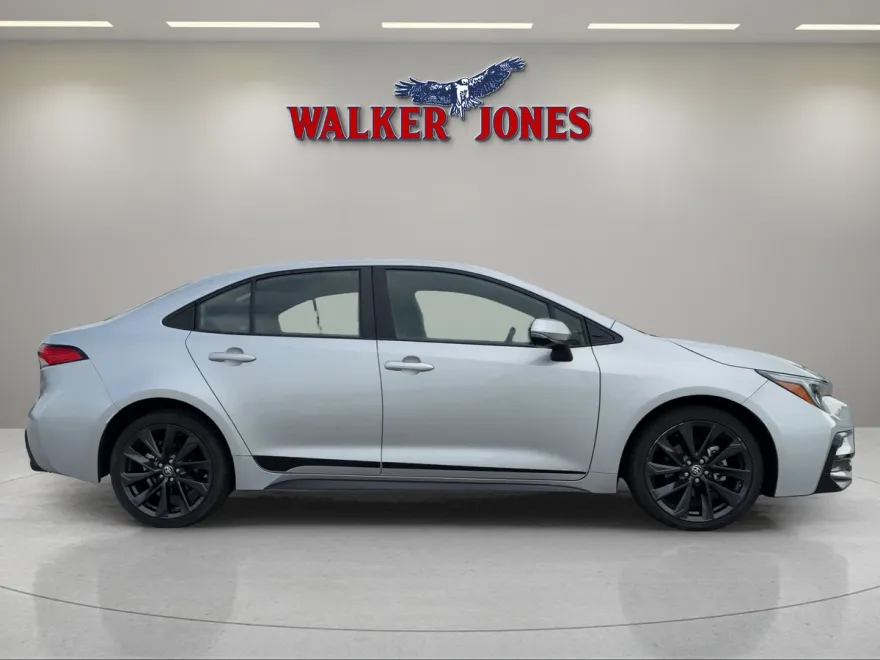 2023 Toyota Corolla SE photo 1