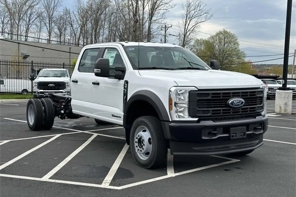 2025 Ford F-450 photo 1