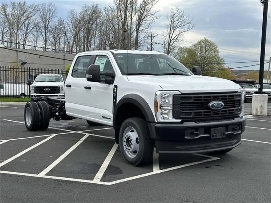 2025 Ford F-450 photo 1