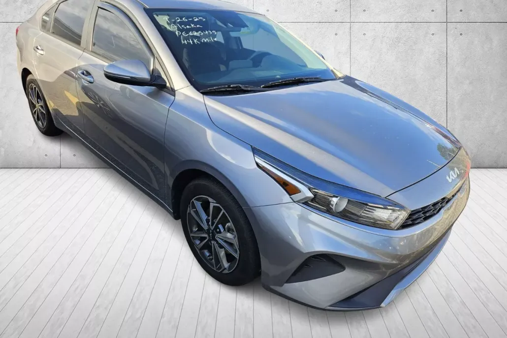2023 Kia Forte LXS photo 1
