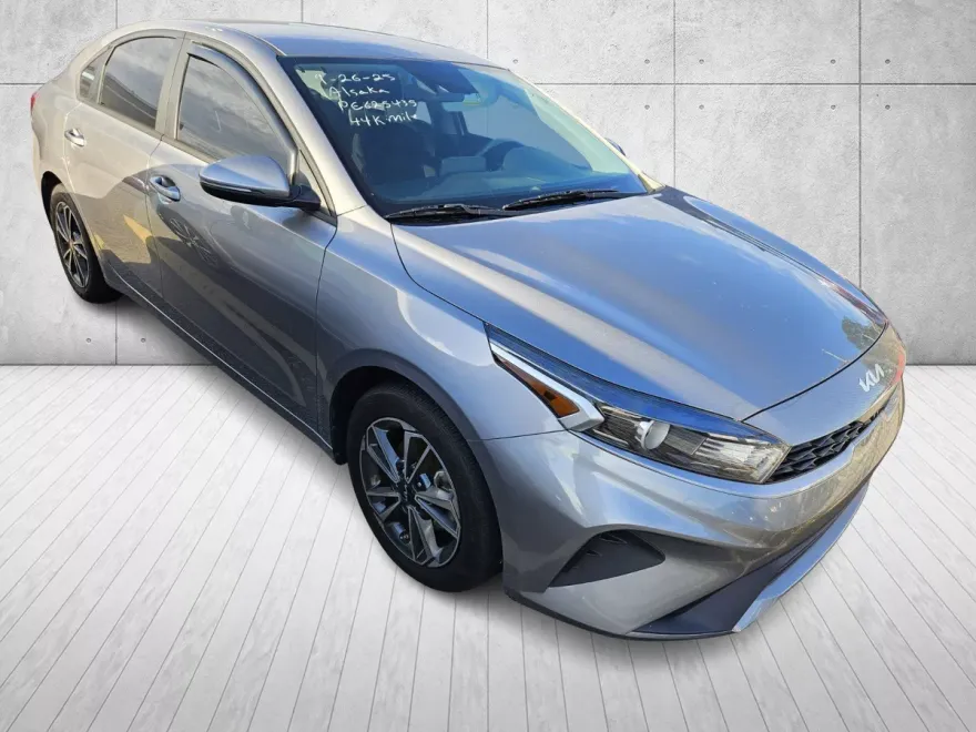 2023 Kia Forte LXS photo 1