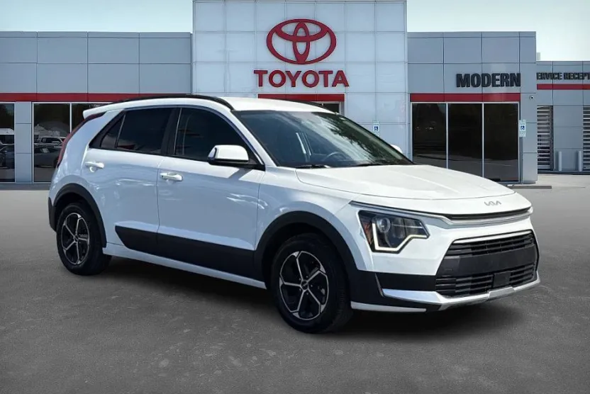 2023 Kia Niro EX photo 1