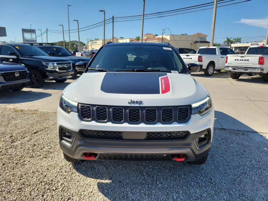2025 Jeep Compass Trailhawk photo 1