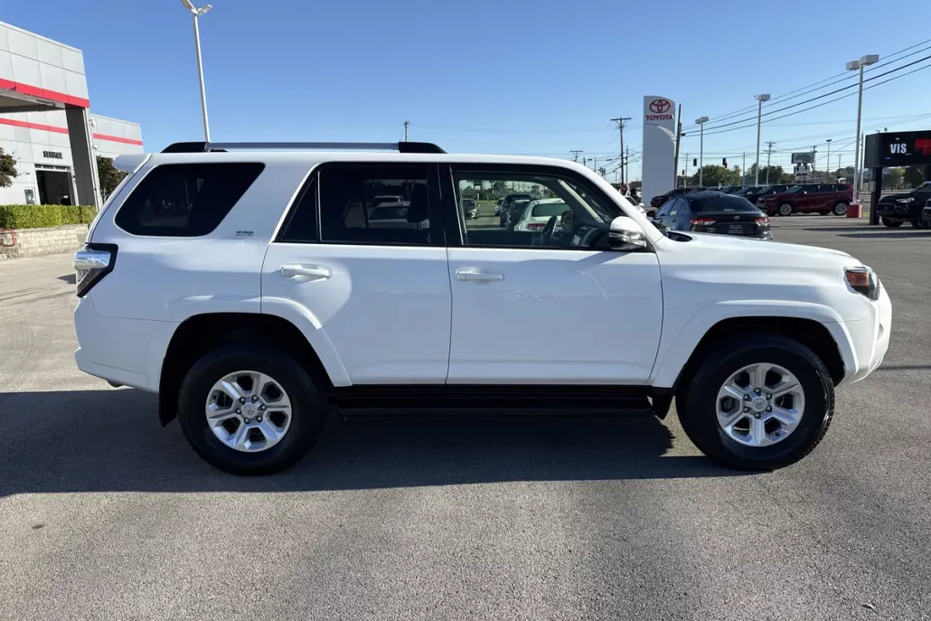 2024 Toyota 4Runner SR5 Premium photo 1