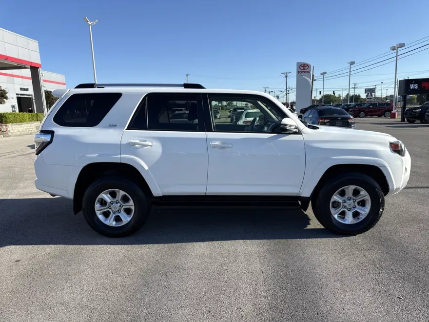 2024 Toyota 4Runner SR5 Premium photo 1