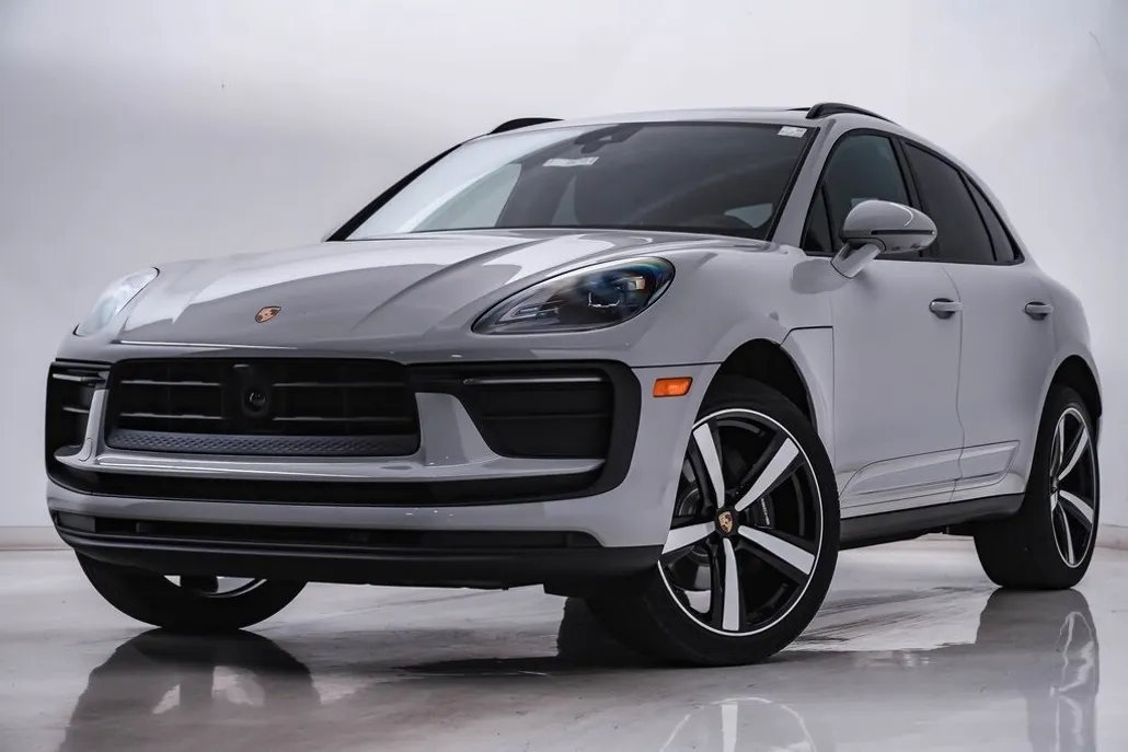 2026 Porsche Macan T photo 1