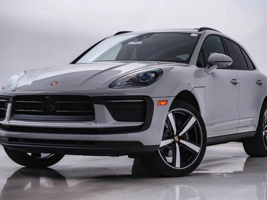 2026 Porsche Macan T photo 1