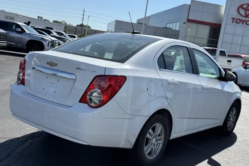 2016 Chevrolet Sonic LT photo 2