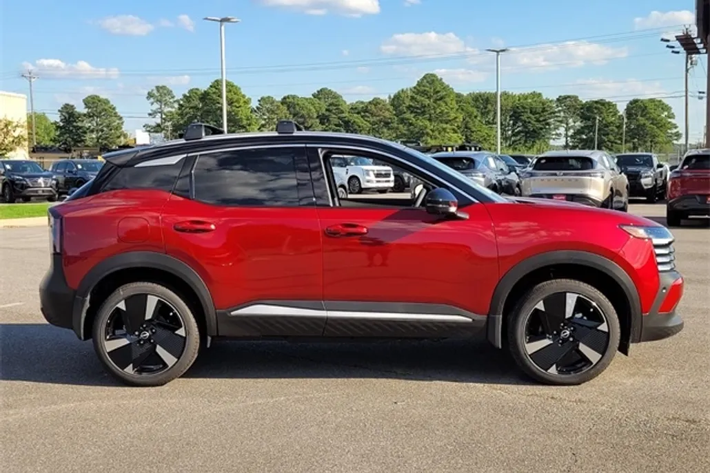 2026 Nissan Kicks SR photo 1
