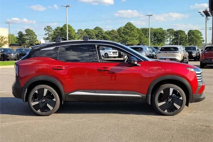 2026 Nissan Kicks SR photo 1