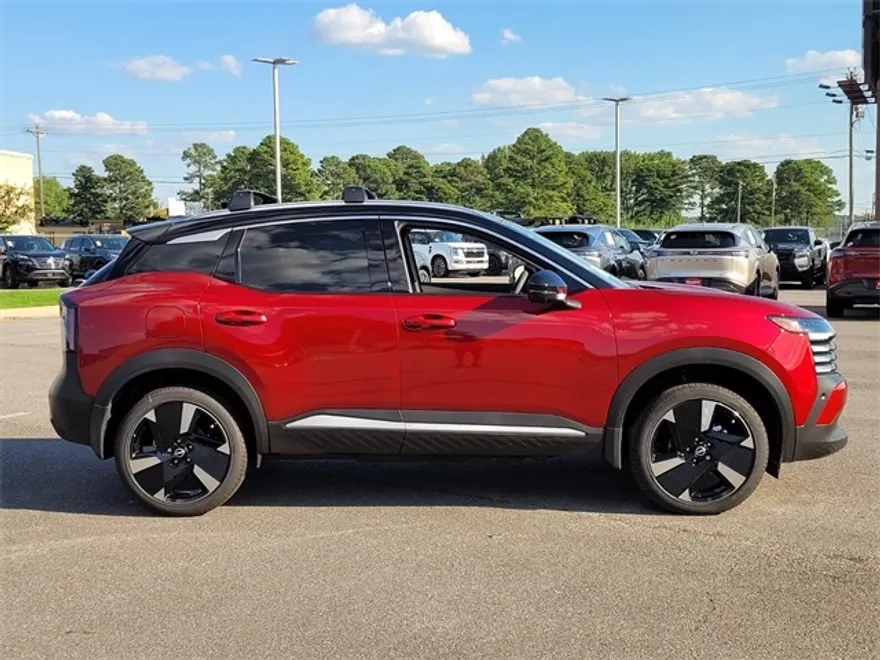 2026 Nissan Kicks SR photo 1