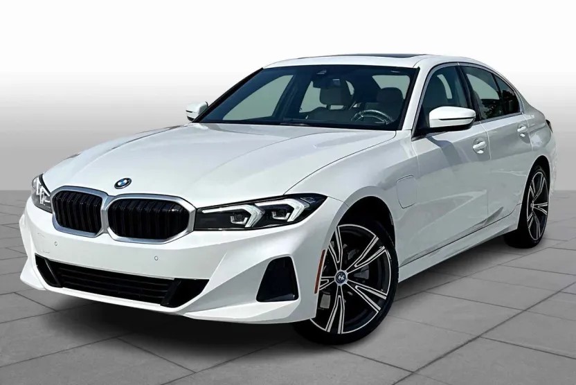 2024 Bmw 330e photo 1