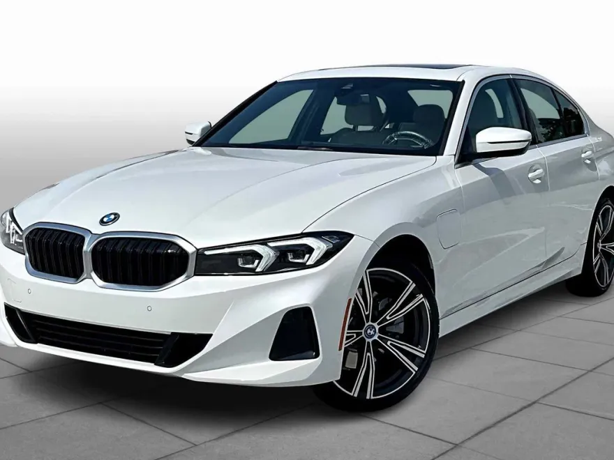2024 Bmw 330e photo 1