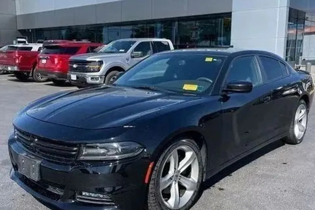2017 Dodge Charger R/T photo 1