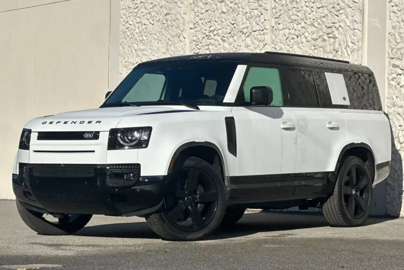 2024 Land Rover Defender X-Dynamic SE photo 1