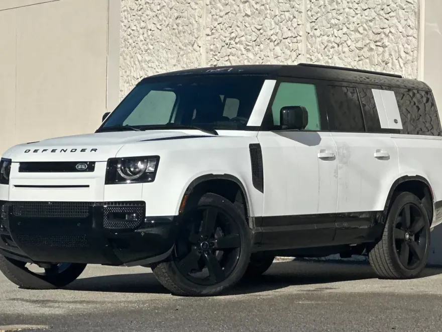 2024 Land Rover Defender X-Dynamic SE photo 1