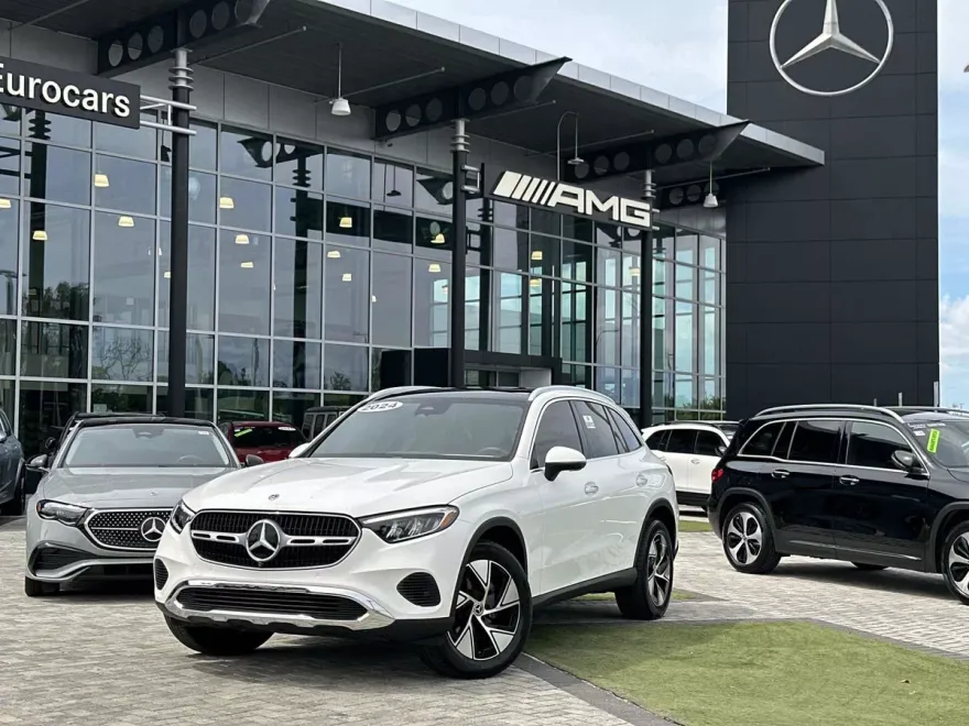 2024 Mercedes Benz GLC 300 photo 1