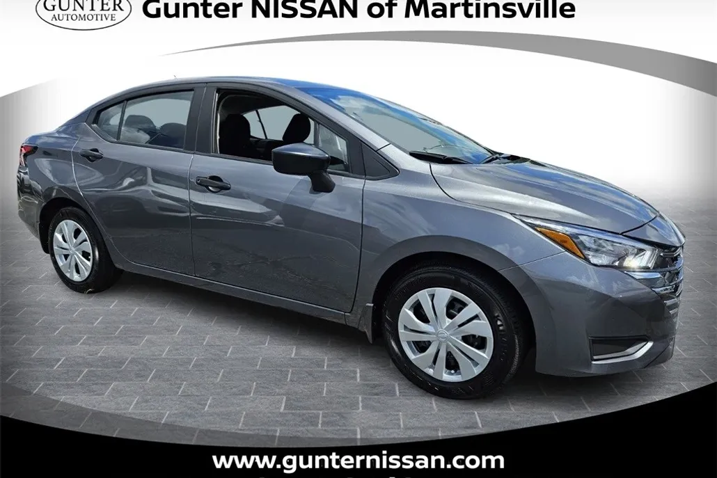 2025 Nissan Versa 1.6 S photo 1
