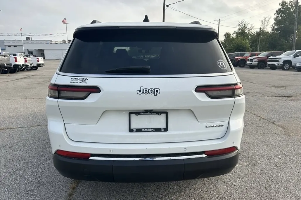 2023 Jeep Grand Cherokee Laredo Altitude photo 1