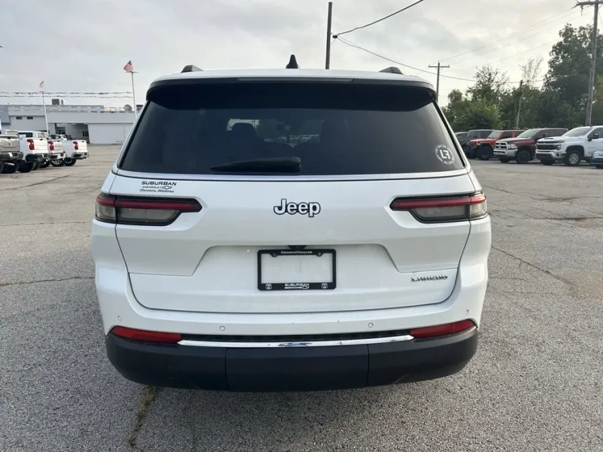 2023 Jeep Grand Cherokee Laredo Altitude photo 1