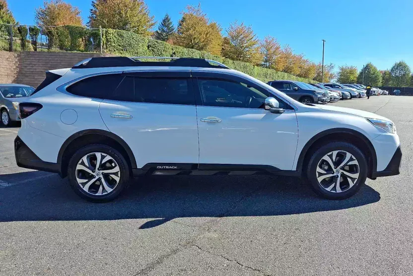 2020 Subaru Outback Touring XT photo 1