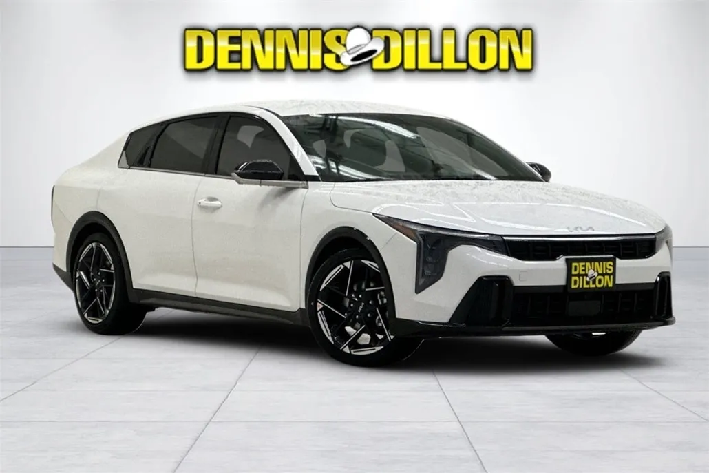 2025 Kia K4 GT-Line photo 1