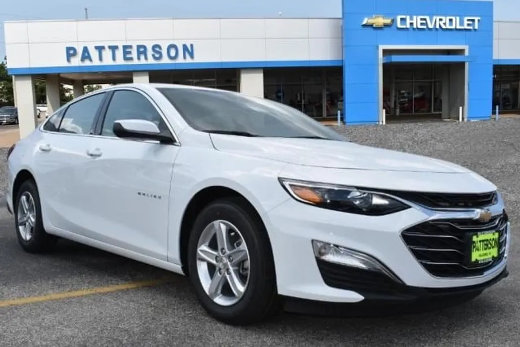 2025 Chevrolet Malibu LS photo 1
