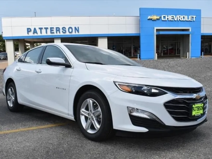 2025 Chevrolet Malibu LS photo 1