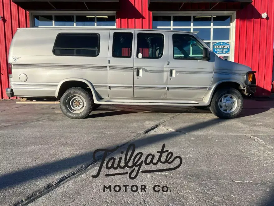 2003 Ford E-350 photo 1