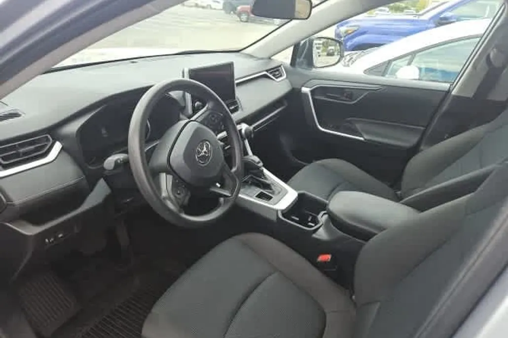 2024 Toyota RAV4 LE photo 1