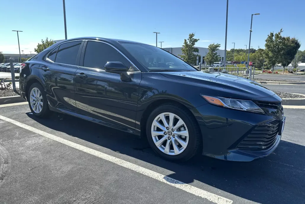 2020 Toyota Camry LE photo 1