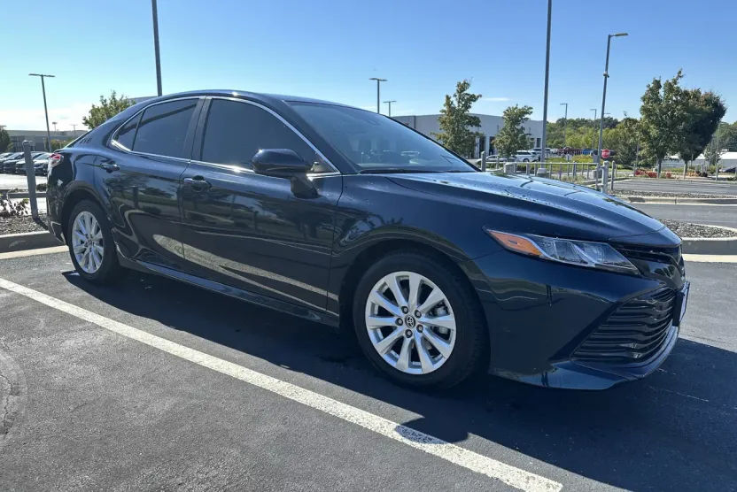 2020 Toyota Camry LE photo 1