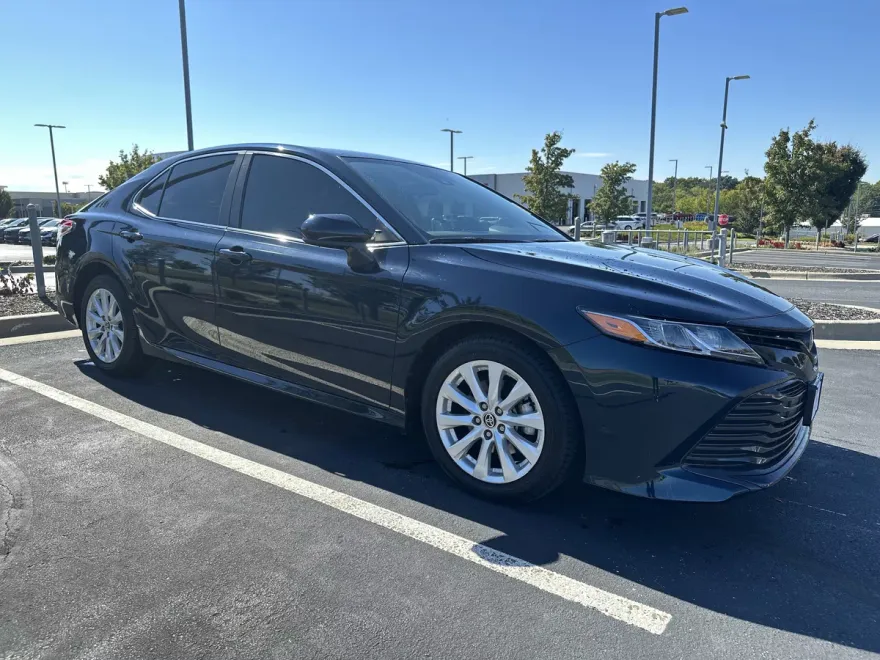 2020 Toyota Camry LE photo 1