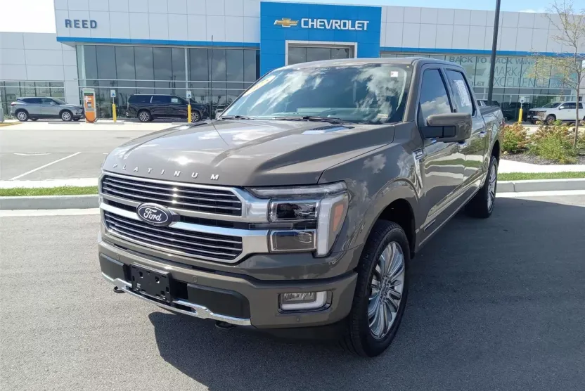 2025 Ford F-150 Platinum photo 1