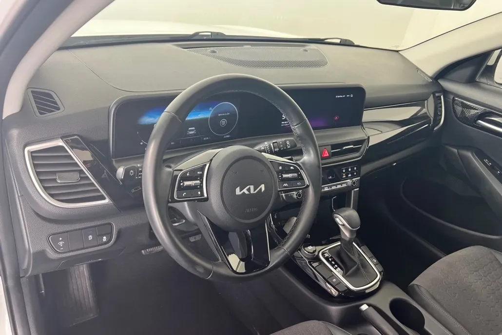 2024 Kia Seltos S photo 1