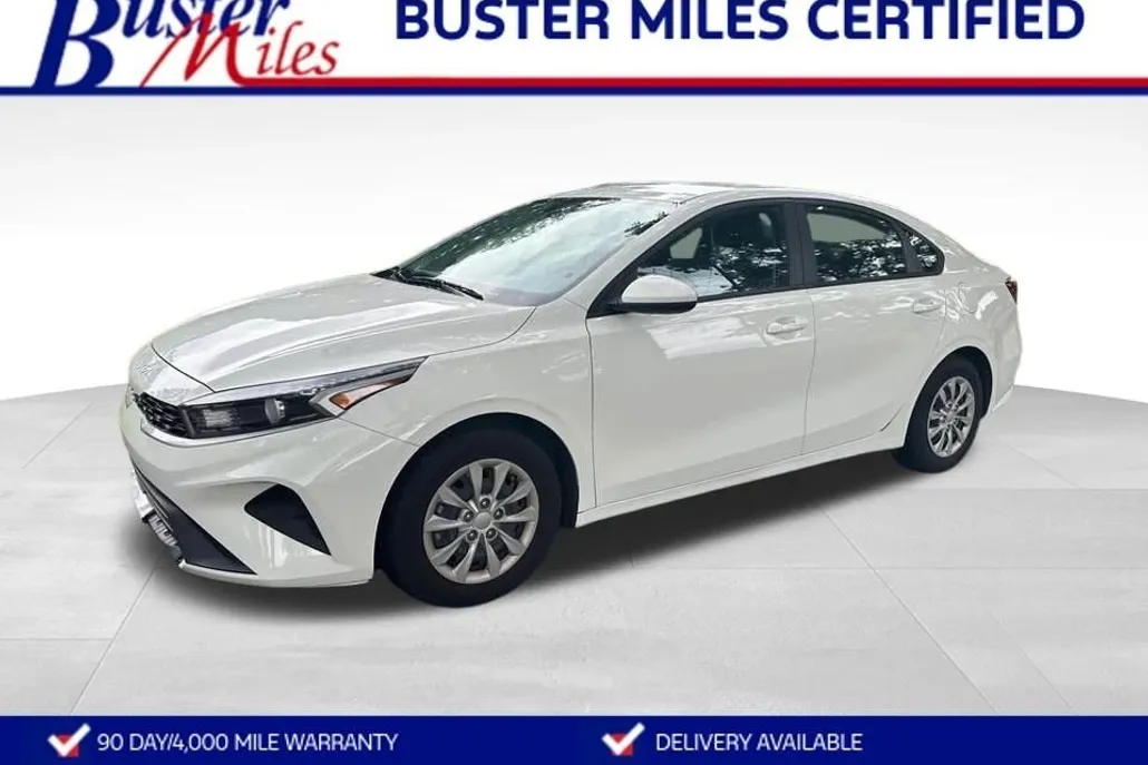 2022 Kia Forte FE photo 1