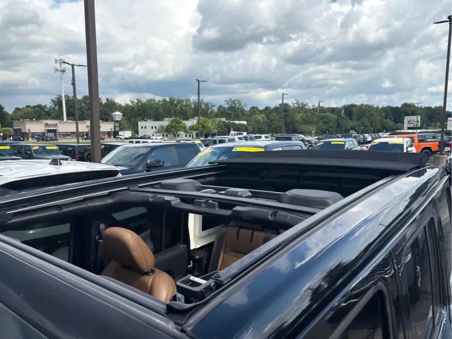 2022 Jeep Wrangler Unlimited Sahara 4xe photo 1
