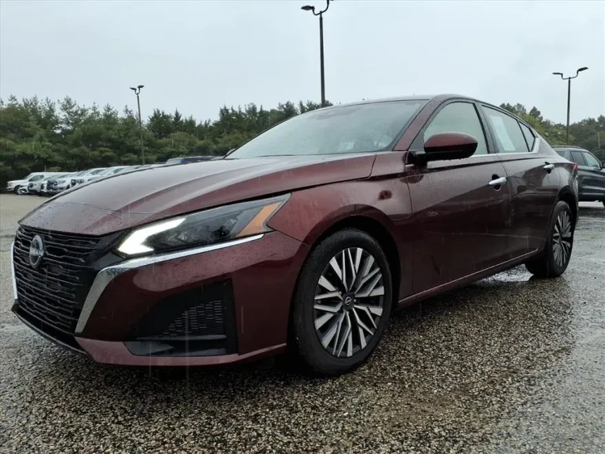 2023 Nissan Altima 2.5 SV photo 1