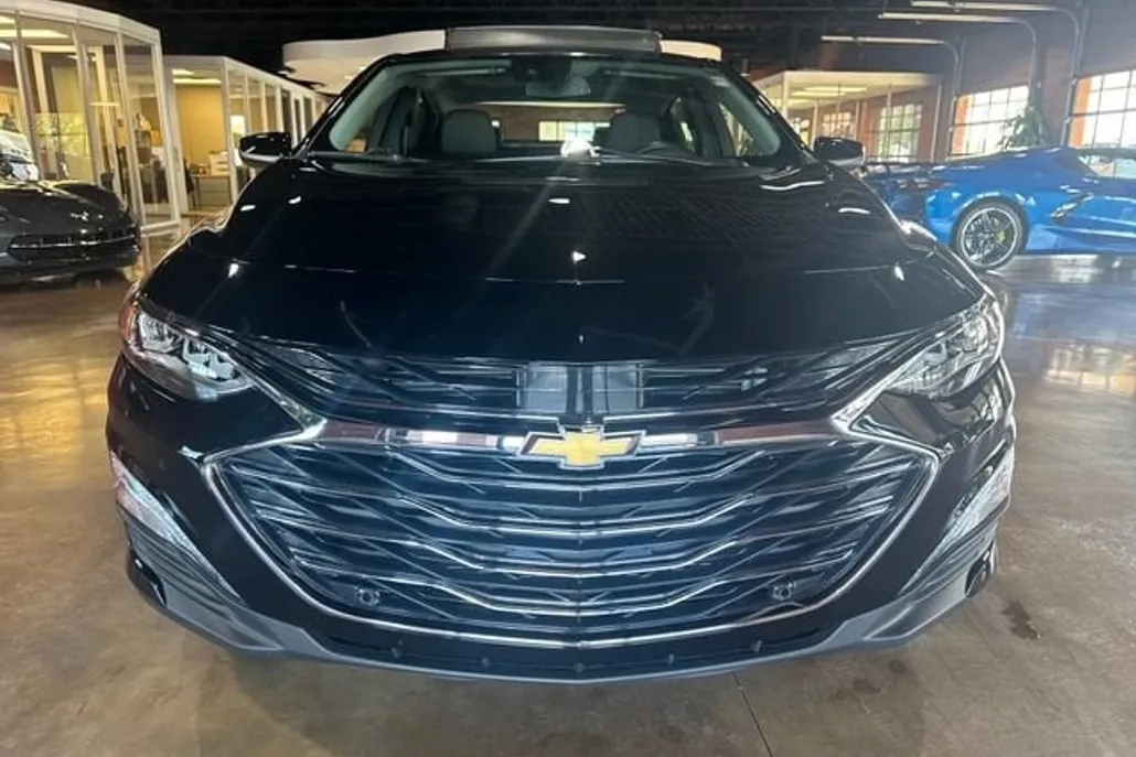 2022 Chevrolet Malibu Premier photo 1