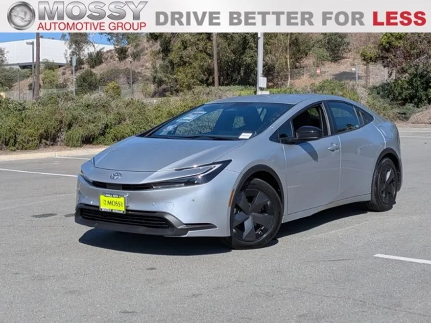 2024 Toyota Prius LE photo 1