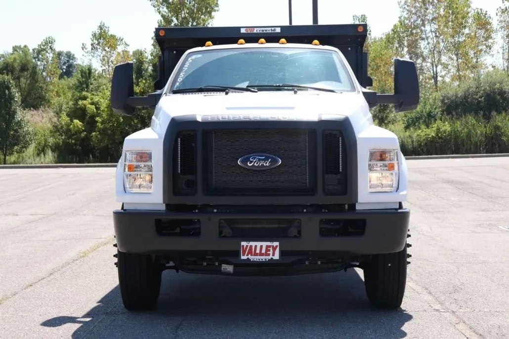 2025 Ford F-750 photo 1