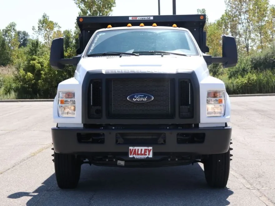 2025 Ford F-750 photo 1