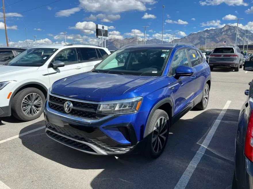 2022 Volkswagen Taos SE photo 1