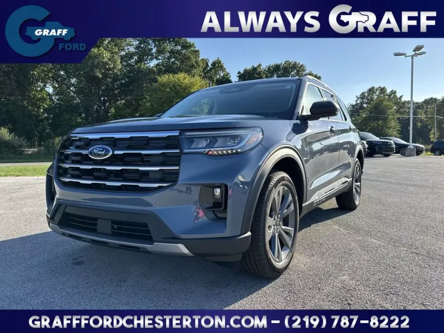 2025 Ford Explorer photo 1