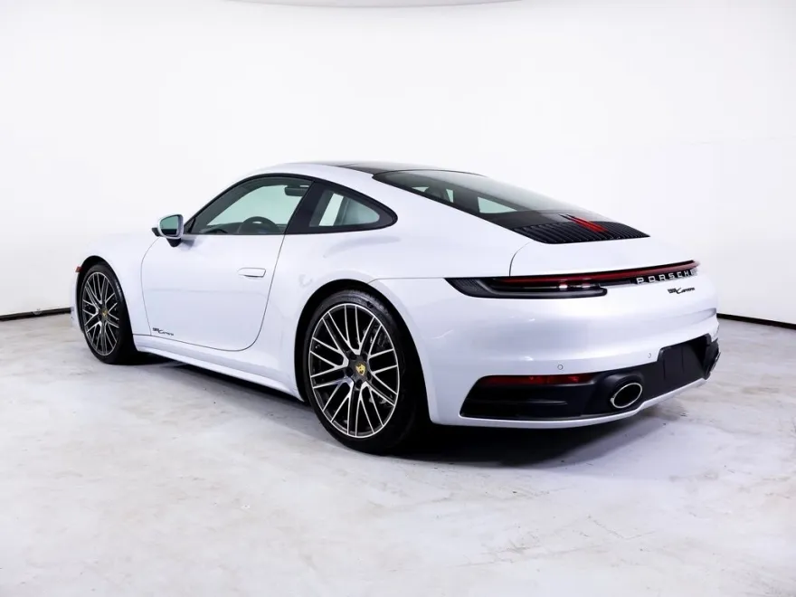 2024 Porsche 911 T 4 photo 3