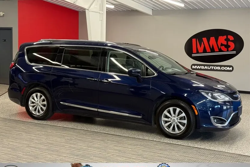 2018 Chrysler Pacifica Touring L photo 1